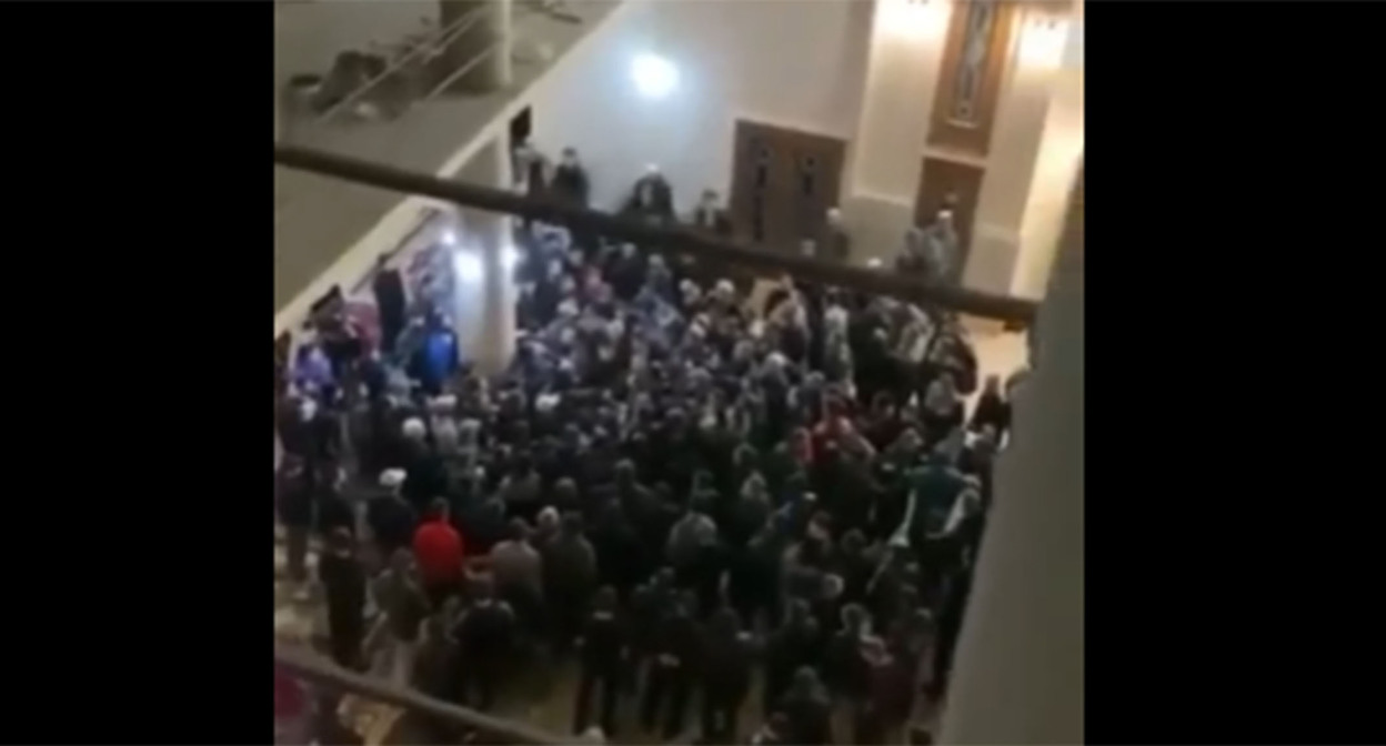 Сход в мечети. Скриншот https://vk.com/wall-74219800_1350725 Сход в мечети. Скриншот https://vk.com/wall-74219800_1350725