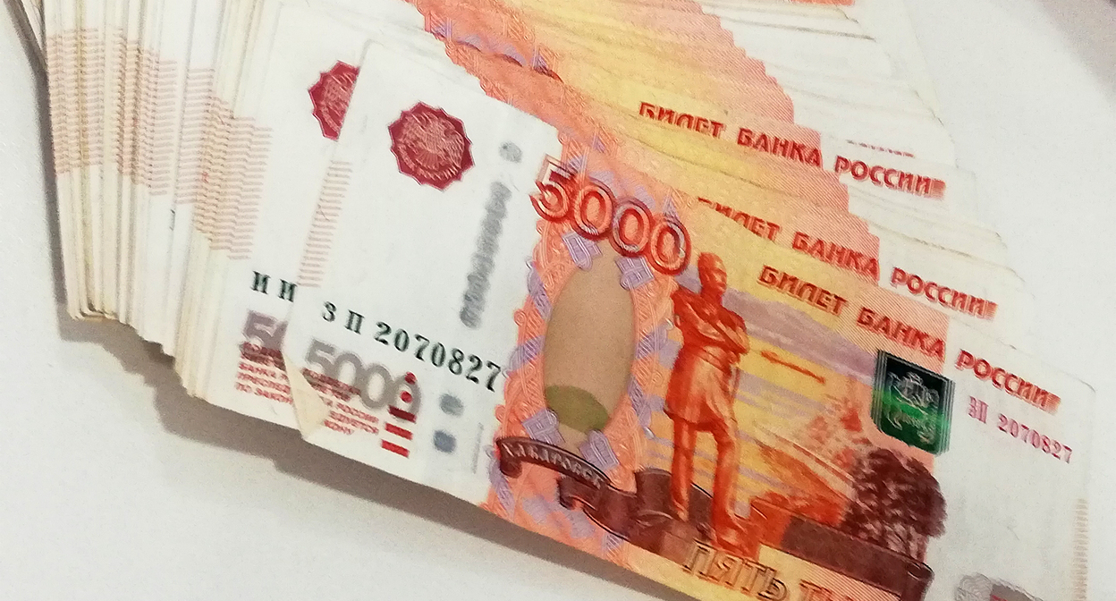 Деньги. Фото Нины Тумановой для "Кавказского узла" Деньги. Фото Нины Тумановой для "Кавказского узла"