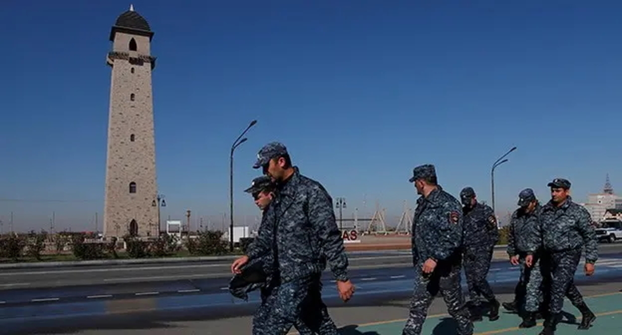 Силовики в Магасе, фото: https://ru.wikipedia.org/wiki/%D0%9F%D1%80%D0%BE%D1%82%D0%B5%D1%81%D1%82%D1%8B_%D0%B2_%D0%98%D0%BD%D0%B3%D1%83%D1%88%D0%B5%D1%82%D0%B8%D0%B8_(2018%E2%80%942019) Силовики в Магасе, фото: https://ru.wikipedia.org/wiki/%D0%9F%D1%80%D0%BE%D1%82%D0%B5%D1%81%D1%82%D1%8B_%D0%B2_%D0%98%D0%BD%D0%B3%D1%83%D1%88%D0%B5%D1%82%D0%B8%D0%B8_(2018%E2%80%942019)