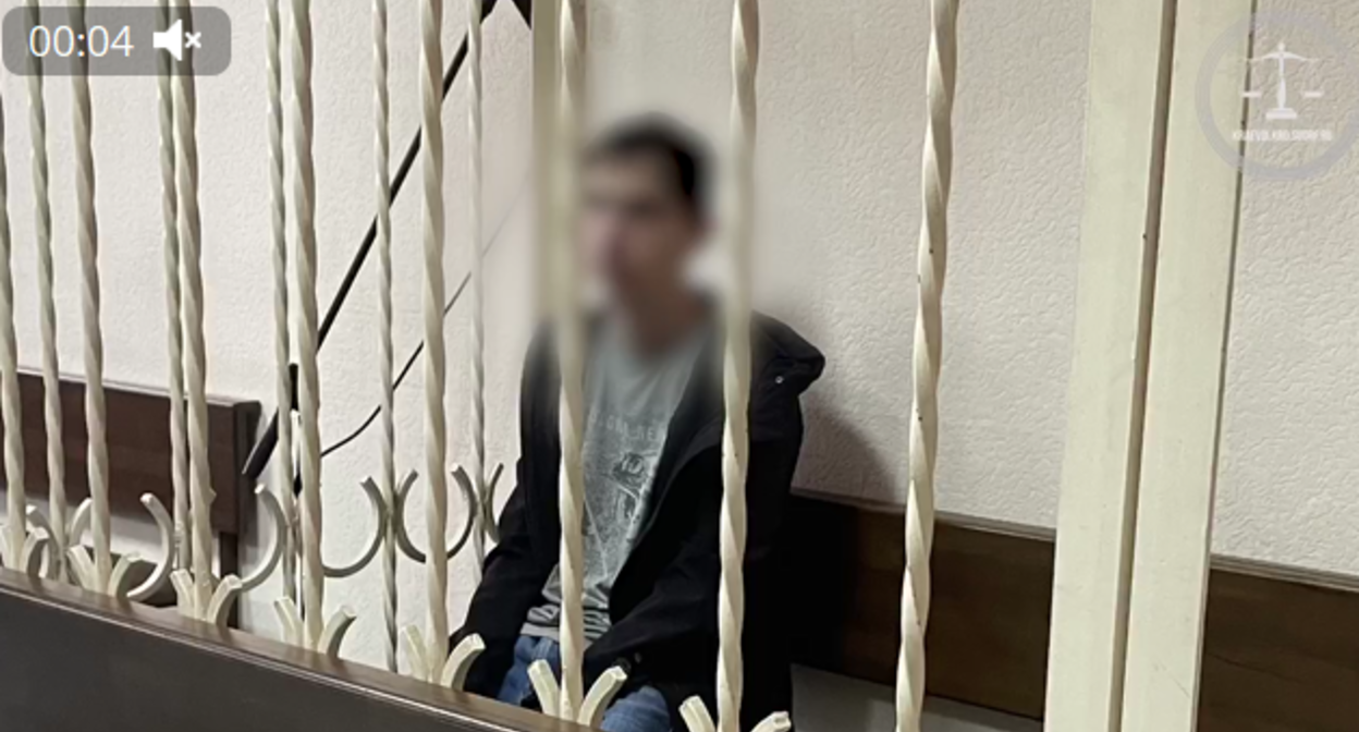 Подозреваемый в подготовке теракта. Стоп-кадр видеозаписи, опубликованной 14.05.22 в Telegram-канале Объединенной пресс-службы судов Краснодарского края, https://t.me/opskuban/113 Подозреваемый в подготовке теракта. Стоп-кадр видеозаписи, опубликованной 14.05.22 в Telegram-канале Объединенной пресс-службы судов Краснодарского края, https://t.me/opskuban/113