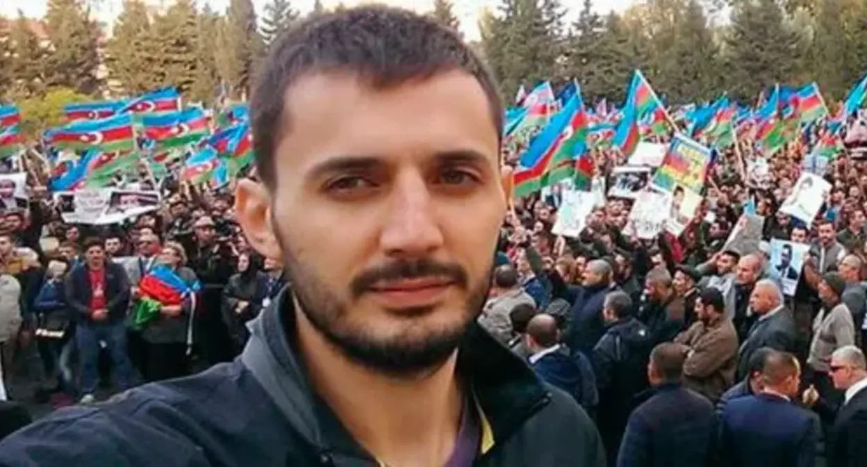 Агиль Магеррамов. Фото сhttps://www.amerikaninsesi.org/a/axcp-funksioneri-10-g%C3%BCn-c%C9%99rim%C9%99-t%C9%99cridxanas%C4%B1nda-saxlan%C4%B1l%C4%B1b-/5560082.html Агиль Магеррамов. Фото сhttps://www.amerikaninsesi.org/a/axcp-funksioneri-10-g%C3%BCn-c%C9%99rim%C9%99-t%C9%99cridxanas%C4%B1nda-saxlan%C4%B1l%C4%B1b-/5560082.html