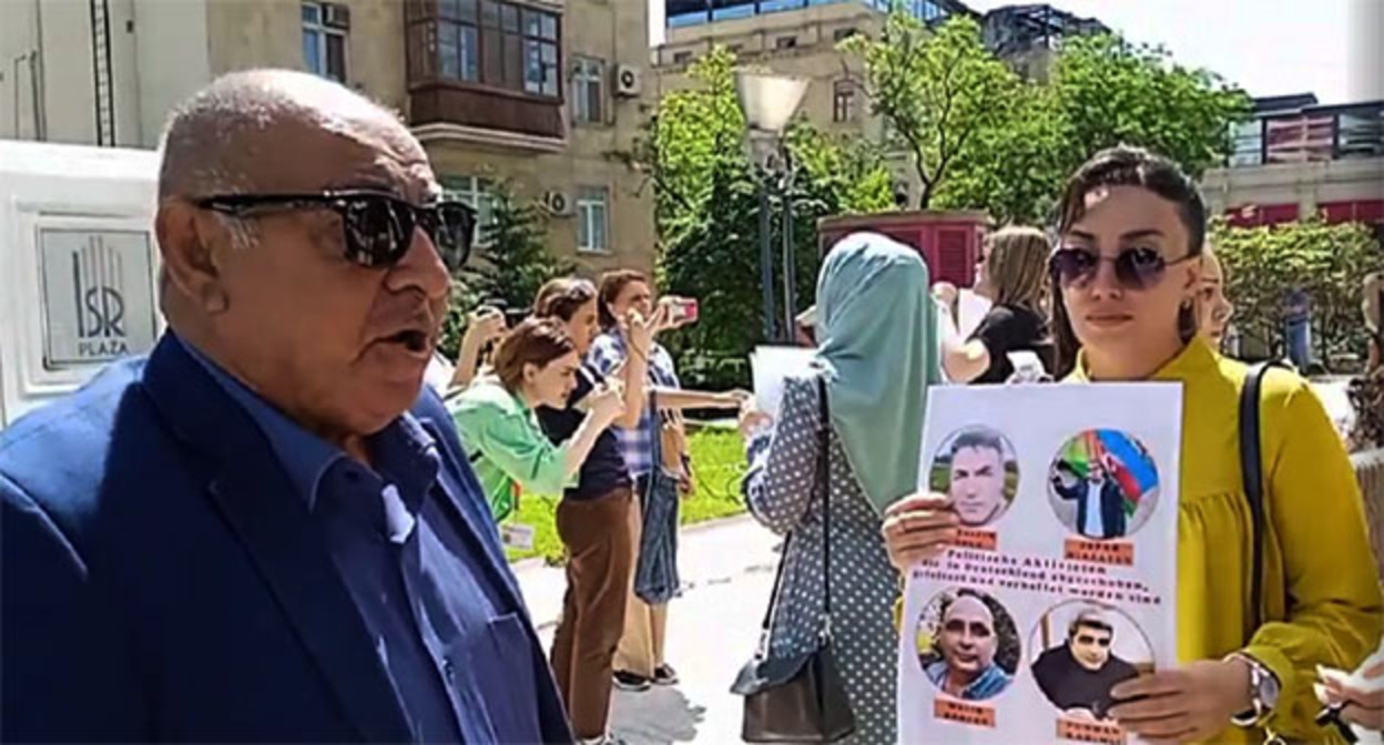 Акция протеста перед зданием посольства Германии в Баку. 31 мая 2022. Фото: ToplumTV Акция протеста перед зданием посольства Германии в Баку. 31 мая 2022. Фото: ToplumTV