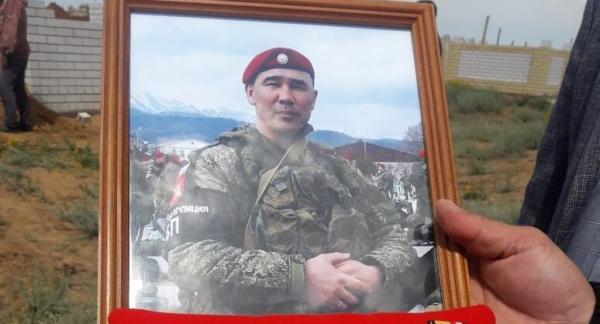 Фотография старшего сержанта Рахмета Джубанова. Фото https://harabaly.astrobl.ru/press-release/v-harabalinskom-rayone-prostilis-so-starshim-serzhantom-vooruzhennyh-sil-rf-rahmetom Фотография старшего сержанта Рахмета Джубанова. Фото https://harabaly.astrobl.ru/press-release/v-harabalinskom-rayone-prostilis-so-starshim-serzhantom-vooruzhennyh-sil-rf-rahmetom