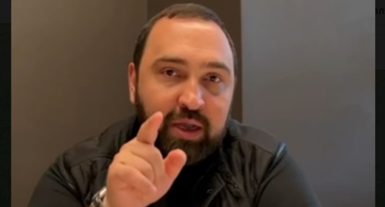 Депутат Бийсултан Хамзаев заочно обращается к журналистам. Кадр видео, опубликованного в Telegram-канале «Что там у дагестанцев?» https://t.me/dagestanRD/18308 Депутат Бийсултан Хамзаев заочно обращается к журналистам. Кадр видео, опубликованного в Telegram-канале «Что там у дагестанцев?» https://t.me/dagestanRD/18308