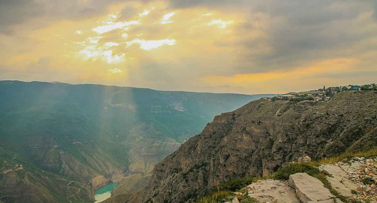 Горы в Дагестане. Фото https://ru.wikipedia.org/wiki/Файл:Sulak_Canyon_in_Dagestan.jpg Горы в Дагестане. Фото https://ru.wikipedia.org/wiki/Файл:Sulak_Canyon_in_Dagestan.jpg