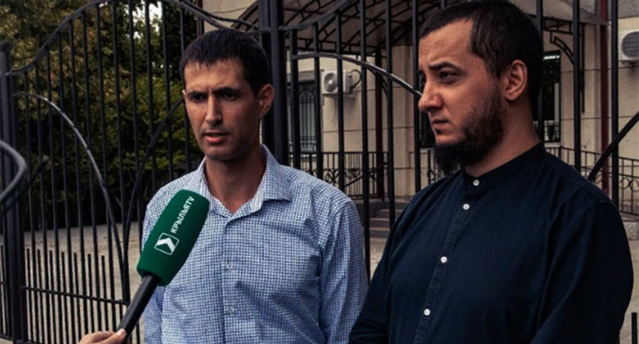 Батраз Мисиков (справа) со своим адвокатом Агубе Галуевым. Фото Марии Абайти для "Кавказского узла". Батраз Мисиков (справа) со своим адвокатом Агубе Галуевым. Фото Марии Абайти для "Кавказского узла".