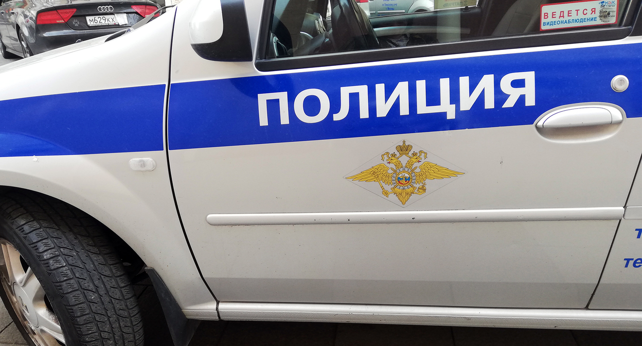 Автомобиль полиции Фото Нины Тумановой для "Кавказского узла" Автомобиль полиции Фото Нины Тумановой для "Кавказского узла"