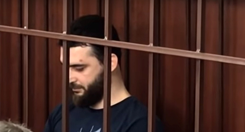 Абдулмумин Гаджиев на заседании суда. Кадр видео канала "Кавказский узел" https://www.youtube.com/watch?v=ZnfT9sdFsYA&t=26s Абдулмумин Гаджиев на заседании суда. Кадр видео канала "Кавказский узел" https://www.youtube.com/watch?v=ZnfT9sdFsYA&t=26s