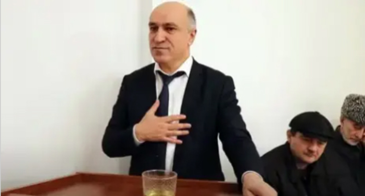 Ахмед Погоров. Кадр видео
Совет тейпов Республики Ингушетия https://www.youtube.com/watch?v=IzFovZzeCro Ахмед Погоров. Кадр видео
Совет тейпов Республики Ингушетия https://www.youtube.com/watch?v=IzFovZzeCro