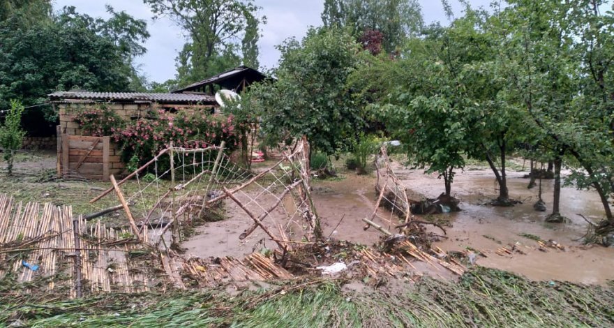 Дома жителей поселка Ашагы Агджакенд после схода селя. Фото https://media.az/society/1067865636/goskomitet-v-geranboe-silnye-dozhdi-nanesli-uscherb-domam-306-vynuzhdennyh-pereselencev-foto/ Дома жителей поселка Ашагы Агджакенд после схода селя. Фото https://media.az/society/1067865636/goskomitet-v-geranboe-silnye-dozhdi-nanesli-uscherb-domam-306-vynuzhdennyh-pereselencev-foto/