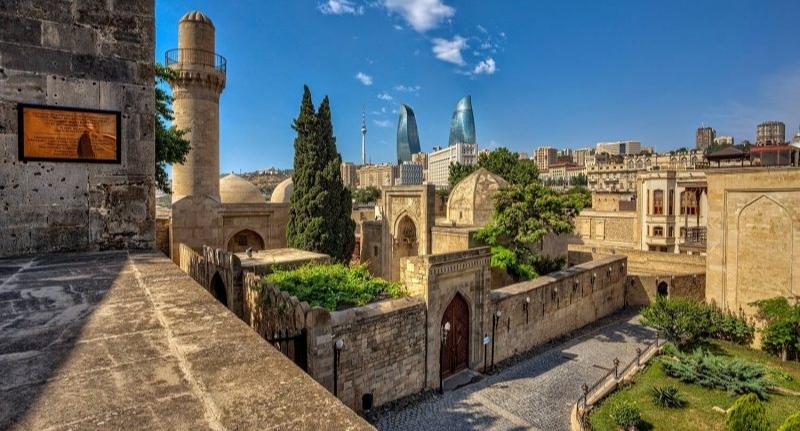 Дворец Ширваншахов. Фото с сайта туроператора Azterra https://azterra.az/sights/dvorech-shirvanshakhov-baku/ Дворец Ширваншахов. Фото с сайта туроператора Azterra https://azterra.az/sights/dvorech-shirvanshakhov-baku/