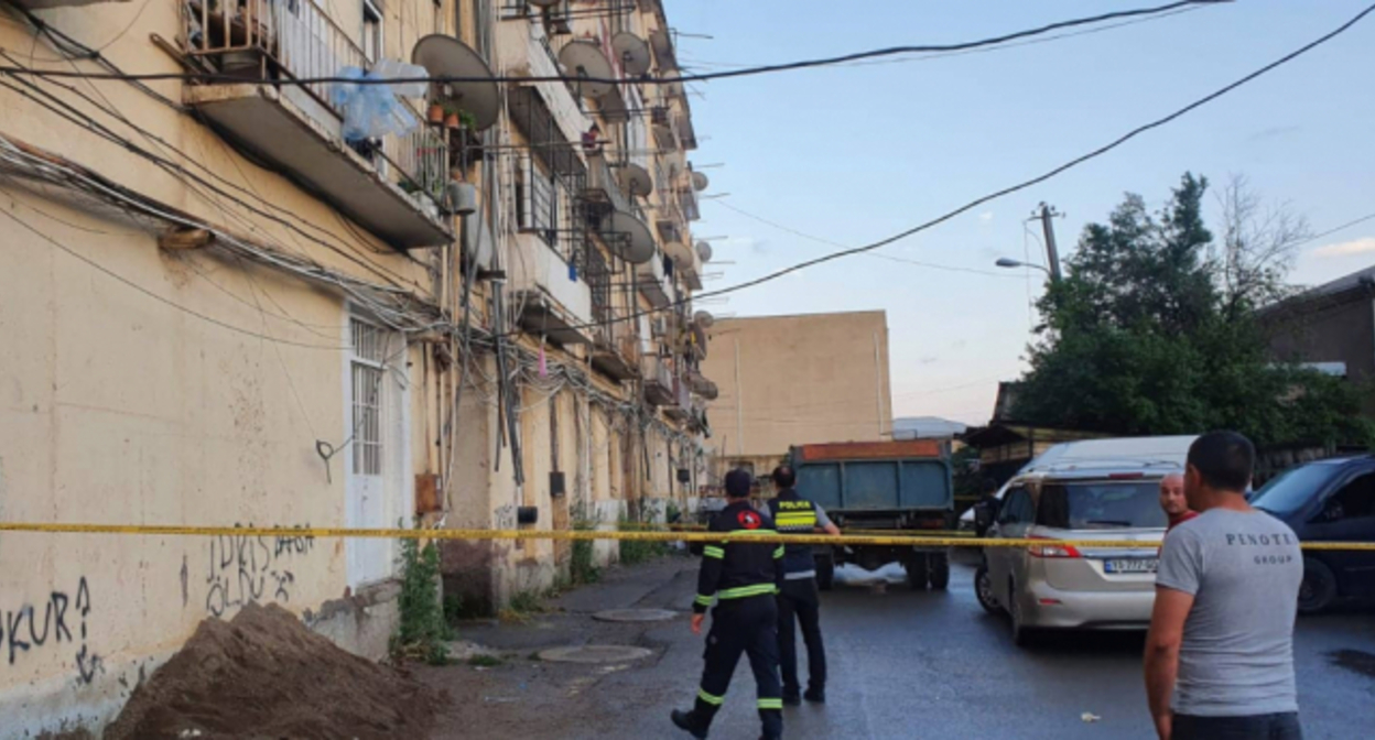 На месте трагедии в Марнеули. Фото https://marneulifm.ge/ka/siakhleebi/article/61096-marneulshi-aivnis-chamongrevis-shedegad-gardaicvala-erthi-adamiani-da-dashavda-sami На месте трагедии в Марнеули. Фото https://marneulifm.ge/ka/siakhleebi/article/61096-marneulshi-aivnis-chamongrevis-shedegad-gardaicvala-erthi-adamiani-da-dashavda-sami