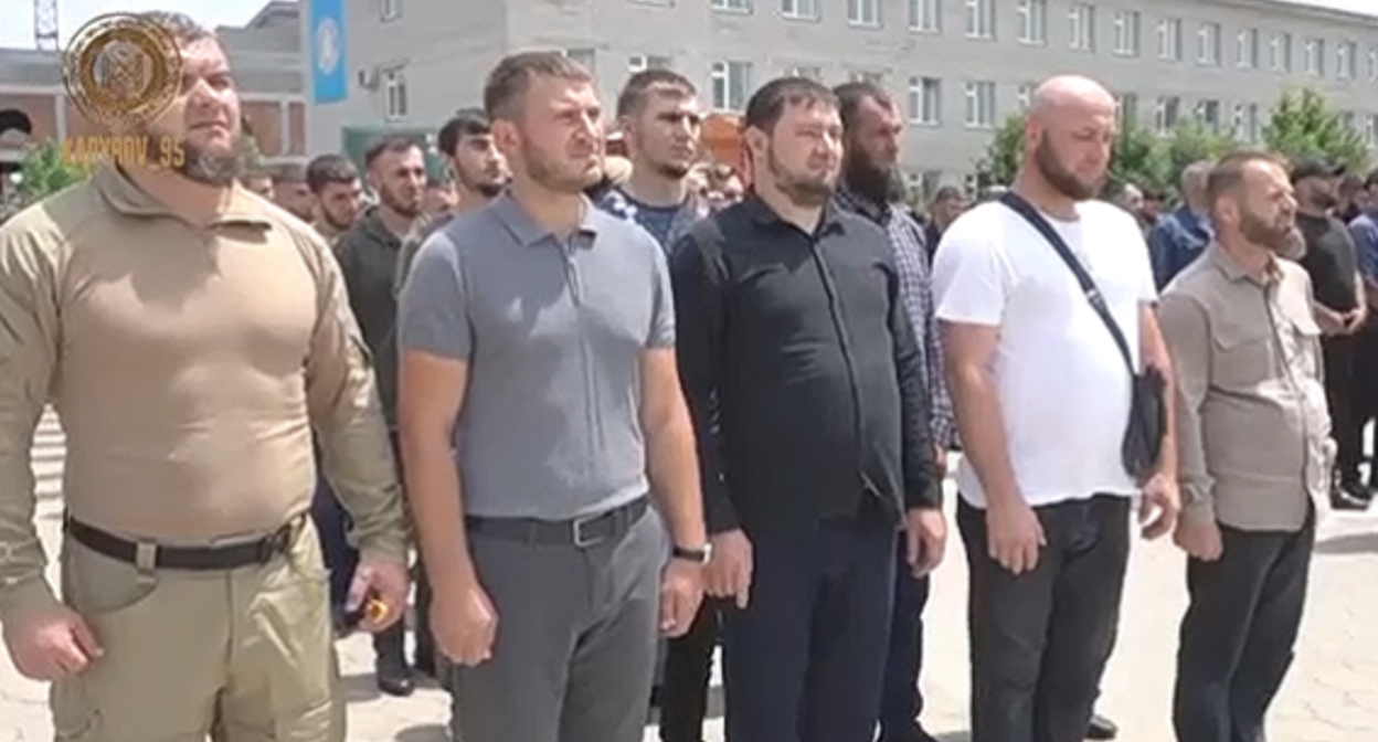 Бойцы батальона "Запад-Ахмат". Кадр видео канала Р.Кадырова вконтакте https://vk.com/wall-209430239_7576 Бойцы батальона "Запад-Ахмат". Кадр видео канала Р.Кадырова вконтакте https://vk.com/wall-209430239_7576