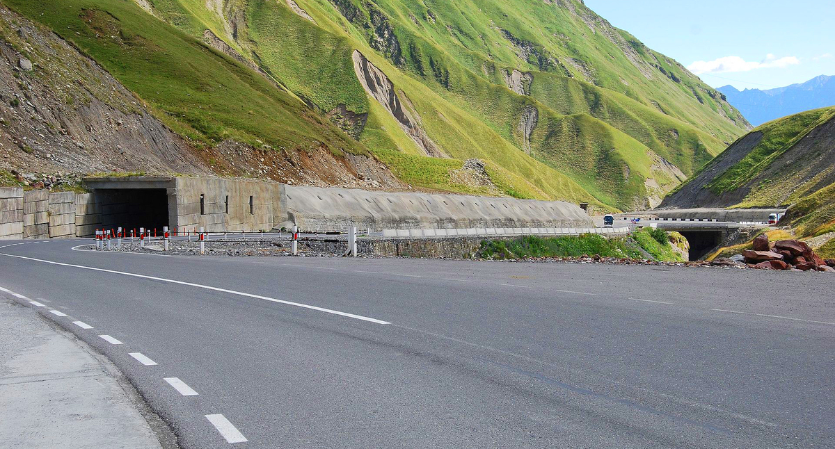 Военно-Грузинская дорога. Фото Жабры M L - Грузия https://commons.wikimedia.org/wiki/Category:Military_Road_of_Georgia Военно-Грузинская дорога. Фото Жабры M L - Грузия https://commons.wikimedia.org/wiki/Category:Military_Road_of_Georgia