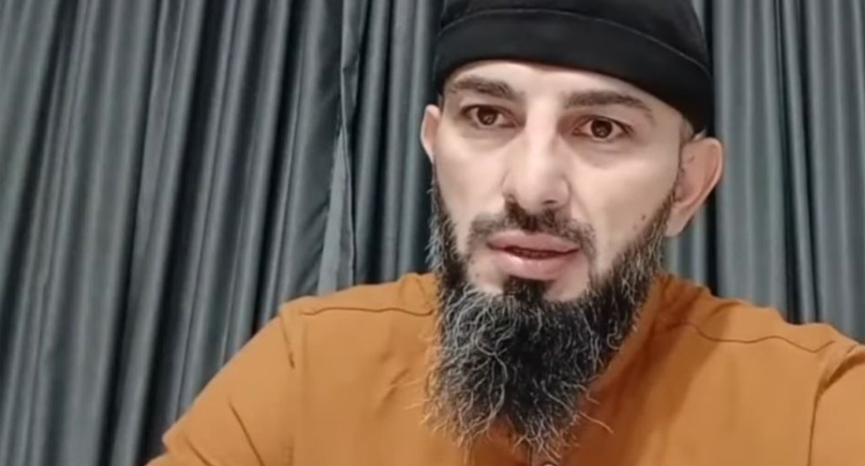 Адам Аушев. Стопкадр из видео на странице https://www.youtube.com/watch?v=6sfvnK5JJsI Адам Аушев. Стопкадр из видео на странице https://www.youtube.com/watch?v=6sfvnK5JJsI