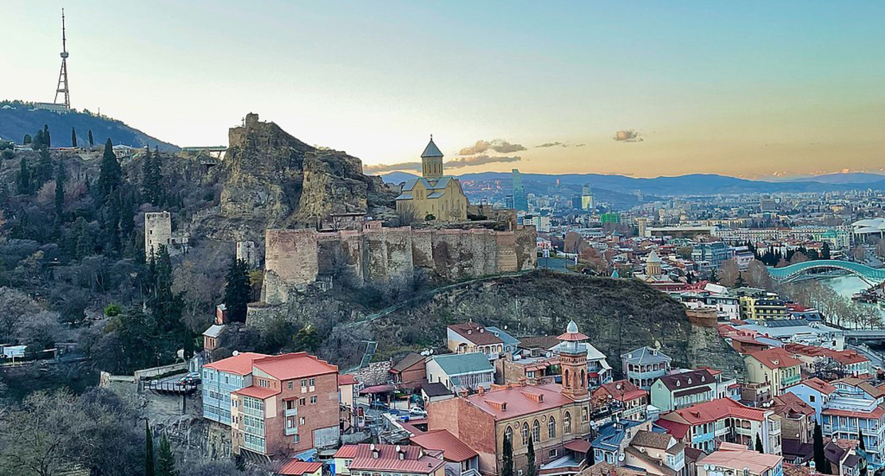 Старый город Тбилиси. Фото ЛеонтинаВарламонва https://commons.wikimedia.org/wiki/Category:Tbilisi Старый город Тбилиси. Фото ЛеонтинаВарламонва https://commons.wikimedia.org/wiki/Category:Tbilisi