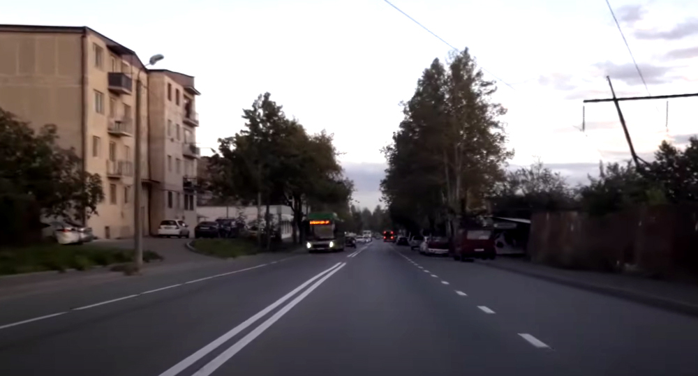 Улица в поселке Африка на окраине Тбилиси. Кадр видео Валентина Сирадзе - С любовью из Тбилиси https://www.youtube.com/watch?v=MSdxX6wPeE0
Улица в поселке Африка на окраине Тбилиси. Кадр видео Валентина Сирадзе - С любовью из Тбилиси https://www.youtube.com/watch?v=MSdxX6wPeE0