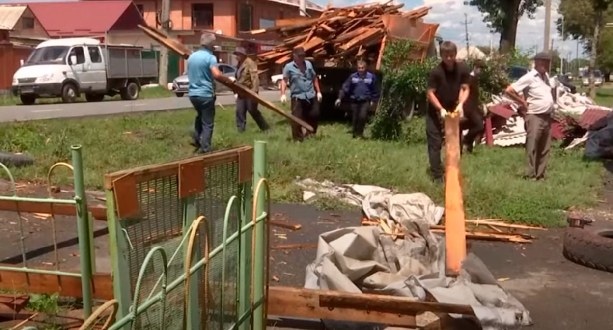 Ликвидация последствий ливня с градом в Северной Осетии . Кадр видео
iRYSTON TV https://www.youtube.com/watch?v=lmcUWmLf9lo&t=4s
Ликвидация последствий ливня с градом в Северной Осетии . Кадр видео
iRYSTON TV https://www.youtube.com/watch?v=lmcUWmLf9lo&t=4s