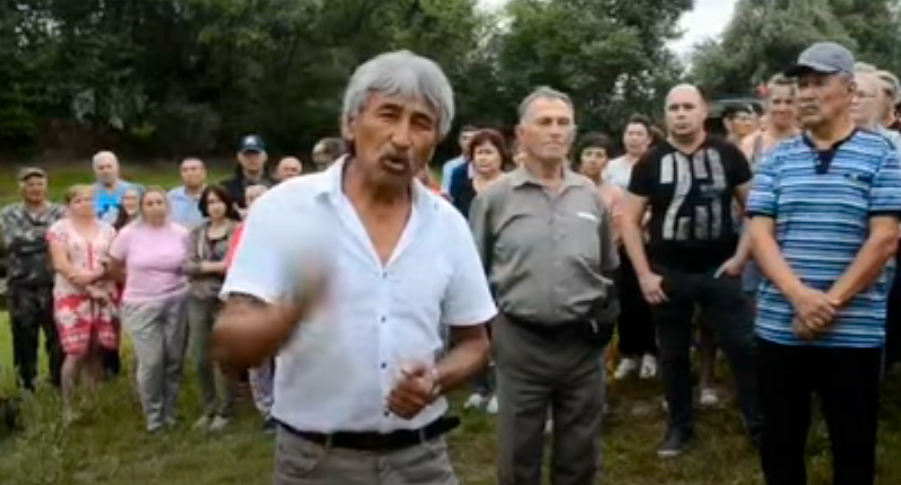 Жители Сасыколи. Кадр видео YouTube-канале "Блокнот Астрахань" https://www.youtube.com/watch?v=YGDy5RoP130 Жители Сасыколи. Кадр видео YouTube-канале "Блокнот Астрахань" https://www.youtube.com/watch?v=YGDy5RoP130