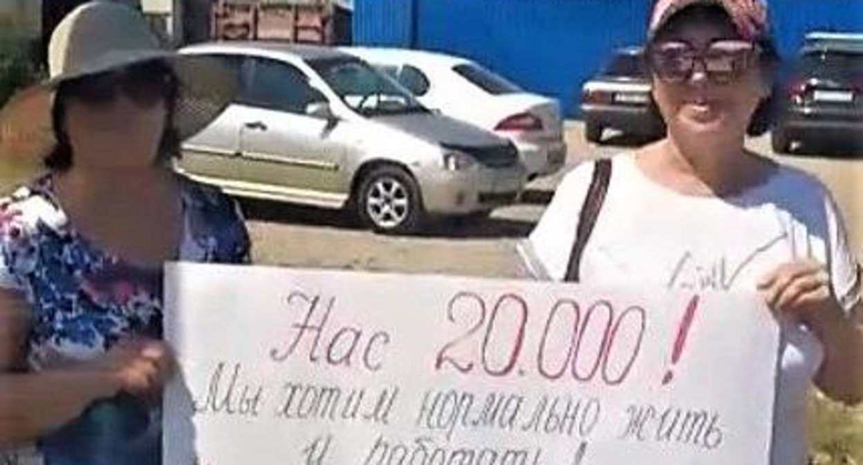 Пикет с требованием улучшить транспортную доступность поселка провели жители Новознаменского. Фото Надежда Князева https://utyug.info/new/18789/ Пикет с требованием улучшить транспортную доступность поселка провели жители Новознаменского. Фото Надежда Князева https://utyug.info/new/18789/