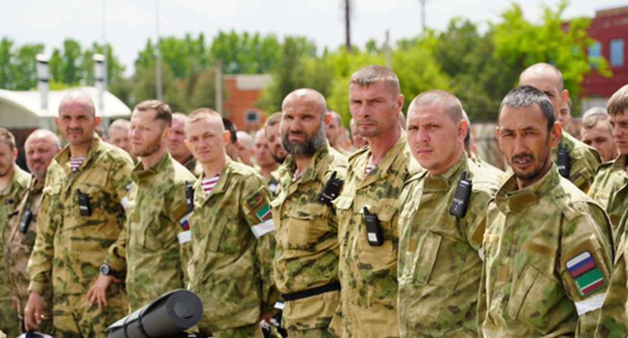 Добровольцы из Чечни перед отправкой на Украину. Фото: https://www.grozny-inform.ru/news/ukraina/139065/ Добровольцы из Чечни перед отправкой на Украину. Фото: https://www.grozny-inform.ru/news/ukraina/139065/