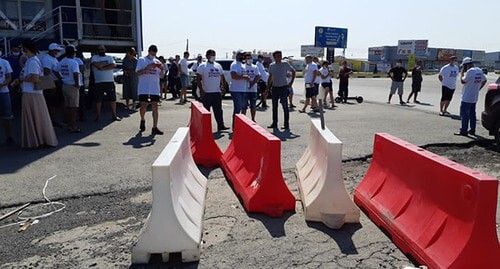 Торговцы с закрытого в Аксайском районе Ростовской области рынка «Атлант». Август 2021 г. Фото Вячеслава Прудникова для "Кавказского узла" Торговцы с закрытого в Аксайском районе Ростовской области рынка «Атлант». Август 2021 г. Фото Вячеслава Прудникова для "Кавказского узла"