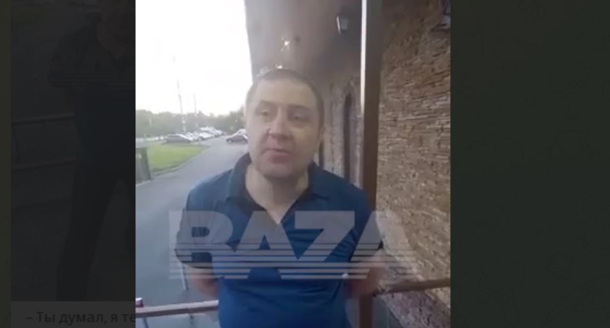 Мужчина, снявший гостя из Грозного с оружием на пляже в Строгино. Кадр видео https://t.me/bazabazon/12678 Мужчина, снявший гостя из Грозного с оружием на пляже в Строгино. Кадр видео https://t.me/bazabazon/12678