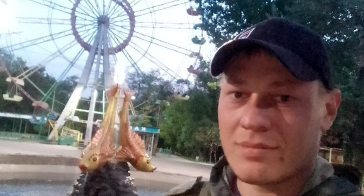 Роман Назаренко. Фото https://bloknot-volgograd.ru/news/tolko-uekhal-s-pobyvki-doma-v-spetsoperatsii-pogib-1508469 Роман Назаренко. Фото https://bloknot-volgograd.ru/news/tolko-uekhal-s-pobyvki-doma-v-spetsoperatsii-pogib-1508469