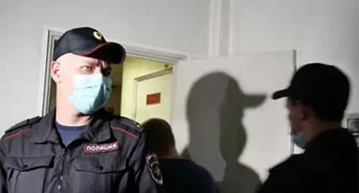 Сотрудники силовых структур. Фото: https://chernovik.net/news/delo-vmesto-peregovorov Сотрудники силовых структур. Фото: https://chernovik.net/news/delo-vmesto-peregovorov
