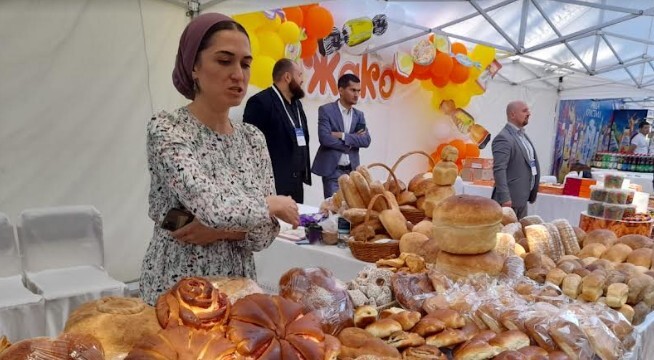 Выставка продуктов питания, организованная в Нальчике в рамках празднования 100-летия Кабардино-Балкарии. Фото Людмилы Маратовой для "Кавказского узла". Выставка продуктов питания, организованная в Нальчике в рамках празднования 100-летия Кабардино-Балкарии. Фото Людмилы Маратовой для "Кавказского узла".