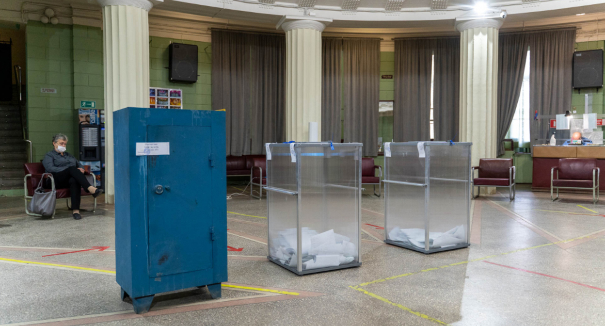 Урны для голосования на выборах в Краснодарском крае. Фото https://bloknot-krasnodar.ru/news/vybory-na-kubani-schitayu-samymi-gryaznymi-v-posts Урны для голосования на выборах в Краснодарском крае. Фото https://bloknot-krasnodar.ru/news/vybory-na-kubani-schitayu-samymi-gryaznymi-v-posts