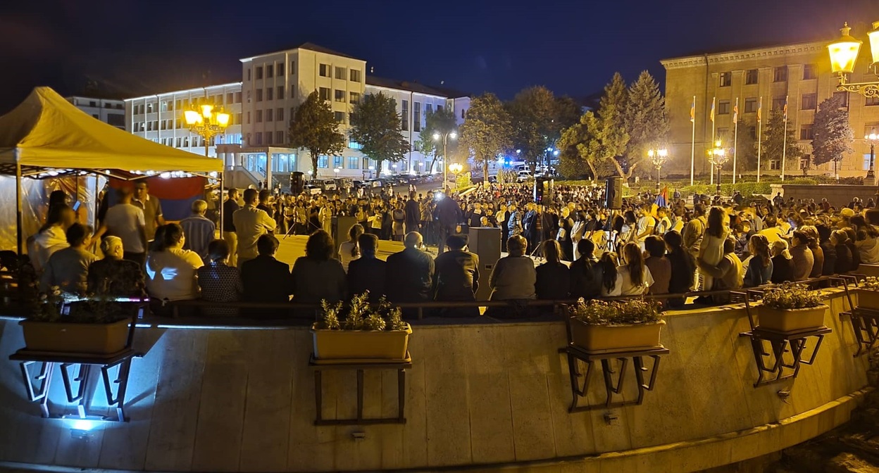 Митинг в Степанакерте 16 сентября 2022 года. Фото Алвард Григорян для "Кавказского узла" Митинг в Степанакерте 16 сентября 2022 года. Фото Алвард Григорян для "Кавказского узла"
