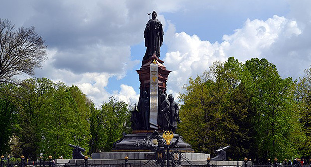 Памятник Екатерине II в Краснодаре. Фото: MrYantit https://ru.wikipedia.org Памятник Екатерине II в Краснодаре. Фото: MrYantit https://ru.wikipedia.org