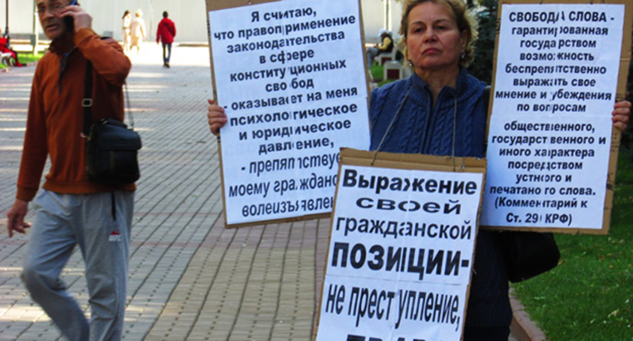 Тамара Гродникова в одиночном пикете. 26 сентября 2022 г. Фото Вячеслава Ященко для "Кавказского узла" Тамара Гродникова в одиночном пикете. 26 сентября 2022 г. Фото Вячеслава Ященко для "Кавказского узла"