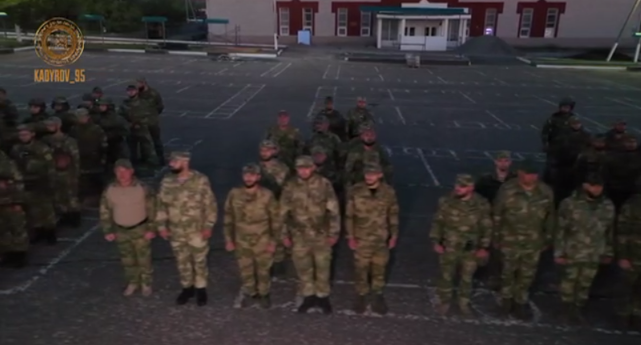 Стоп-кадр видео отправки бойцов на Украину. https://t.me/RKadyrov_95/2918 Стоп-кадр видео отправки бойцов на Украину. https://t.me/RKadyrov_95/2918