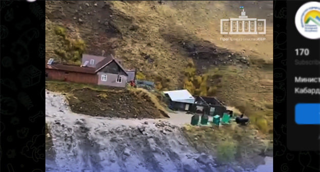Сход селя в урочище Джилы-Суу. Скриншот видео https://t.me/s/mkit_kbr07 Сход селя в урочище Джилы-Суу. Скриншот видео https://t.me/s/mkit_kbr07