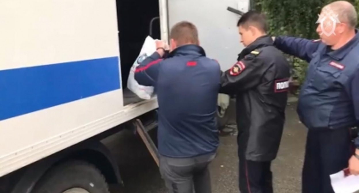 Задержание подозреваемого. Фото: СУ СК по Ставропольскому краю. https://stavropol.sledcom.ru/news/item/1729233/ Задержание подозреваемого. Фото: СУ СК по Ставропольскому краю. https://stavropol.sledcom.ru/news/item/1729233/