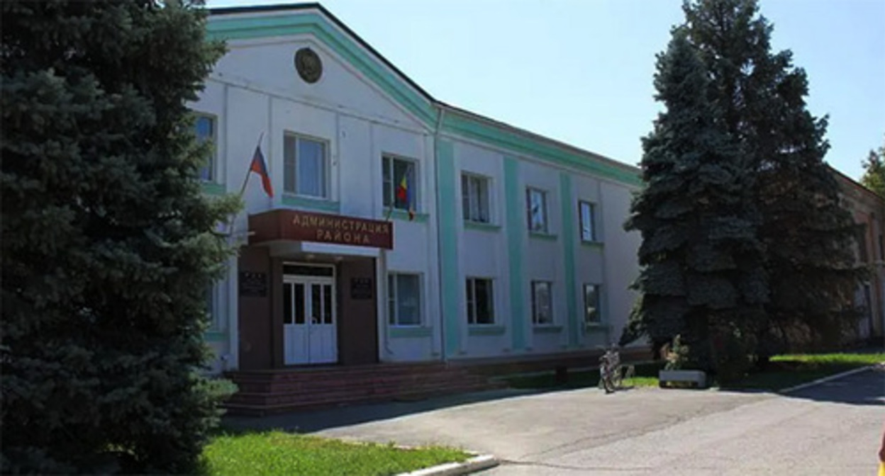 Здание администрации Зимовниковского района. Фото https://www.donnews.ru/
Здание администрации Зимовниковского района. Фото https://www.donnews.ru/