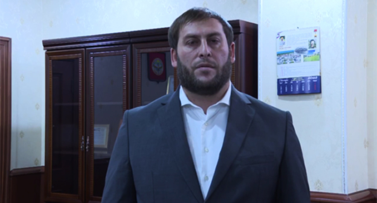 Магомед Евлоев. Скриншот видео https://newstracker.ru/ Магомед Евлоев. Скриншот видео https://newstracker.ru/