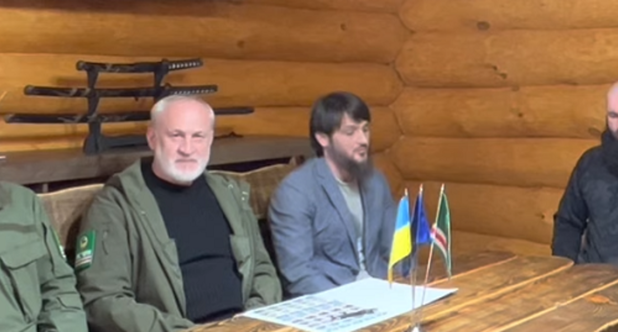 Ахмед Закаев и Рустам Ажиев. Кадр видео www.youtube.com/watch?v=LKgWmxIu_rI Ахмед Закаев и Рустам Ажиев. Кадр видео www.youtube.com/watch?v=LKgWmxIu_rI