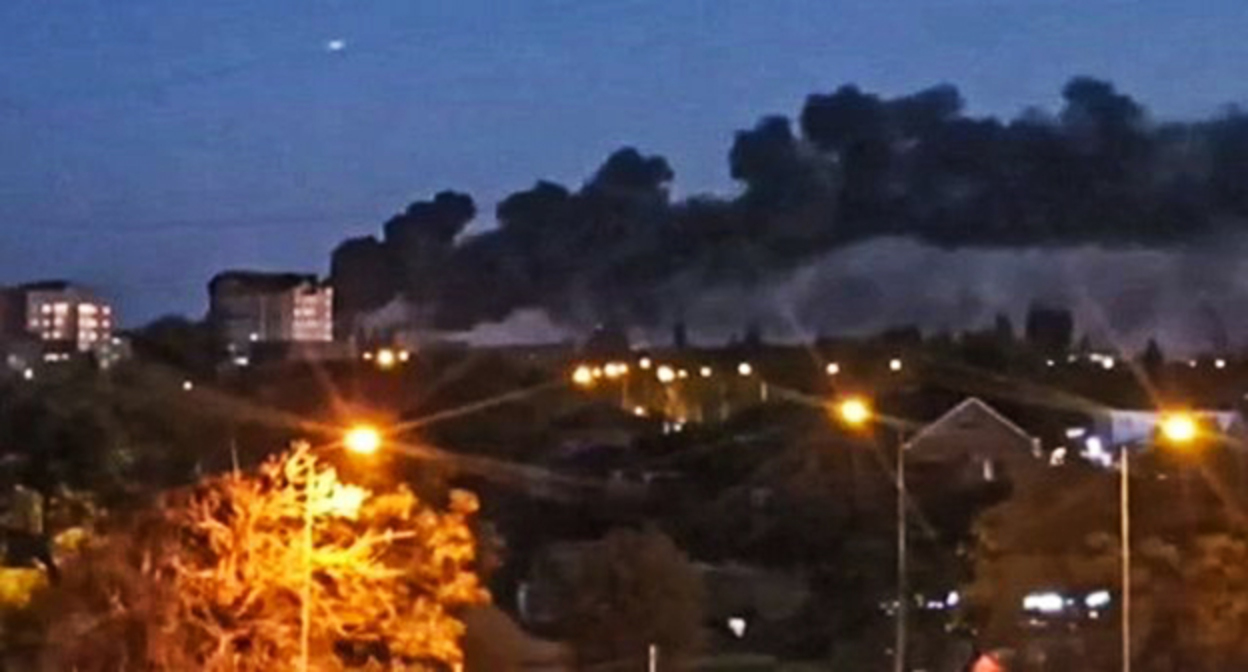 Крушение Су-34 в Ейске. Фото https://t.me/zvezdanews Крушение Су-34 в Ейске. Фото https://t.me/zvezdanews