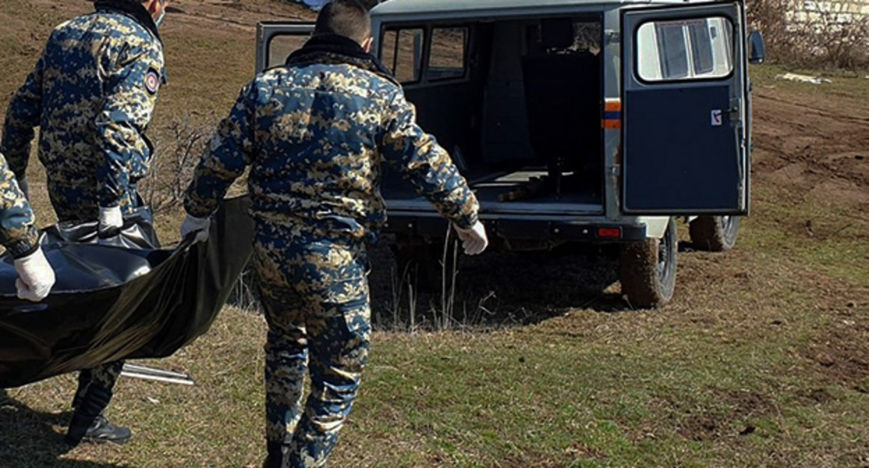 Передача тел погибших Армении. Фото https://report.az/ Передача тел погибших Армении. Фото https://report.az/