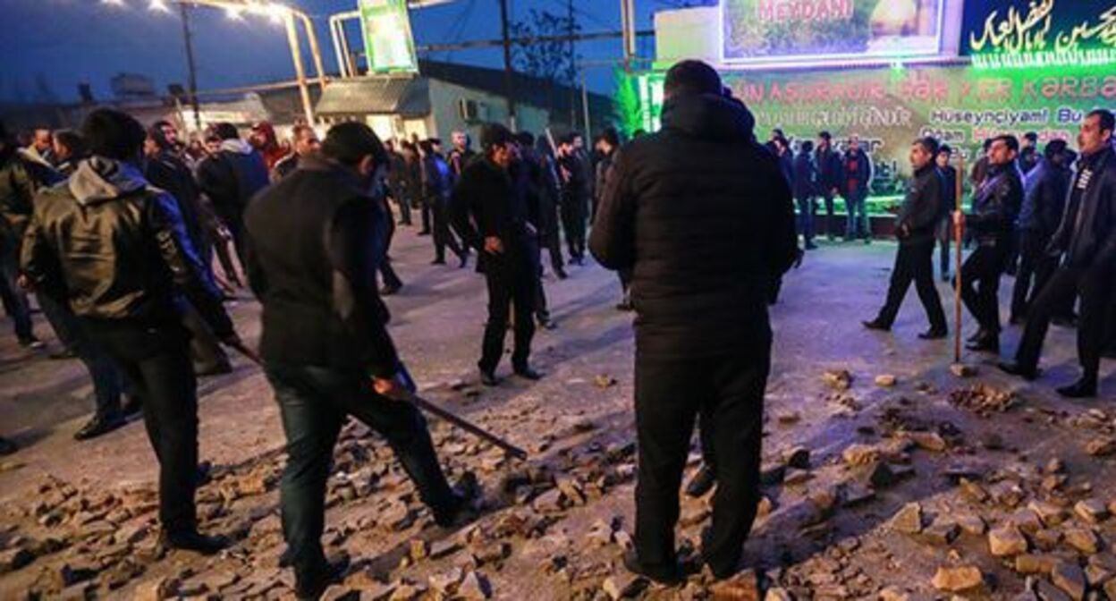 Протестные выступления в посёлке Нардаран. 26 ноября 2015 г. Фото Азиза Каримова для "Кавказского узла" Протестные выступления в посёлке Нардаран. 26 ноября 2015 г. Фото Азиза Каримова для "Кавказского узла"