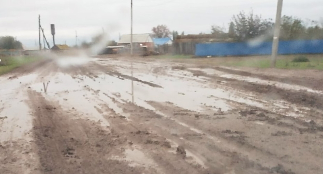 Дорога в селе Разночиновка, фото: https://vk.com/wall-119316251_354433 Дорога в селе Разночиновка, фото: https://vk.com/wall-119316251_354433