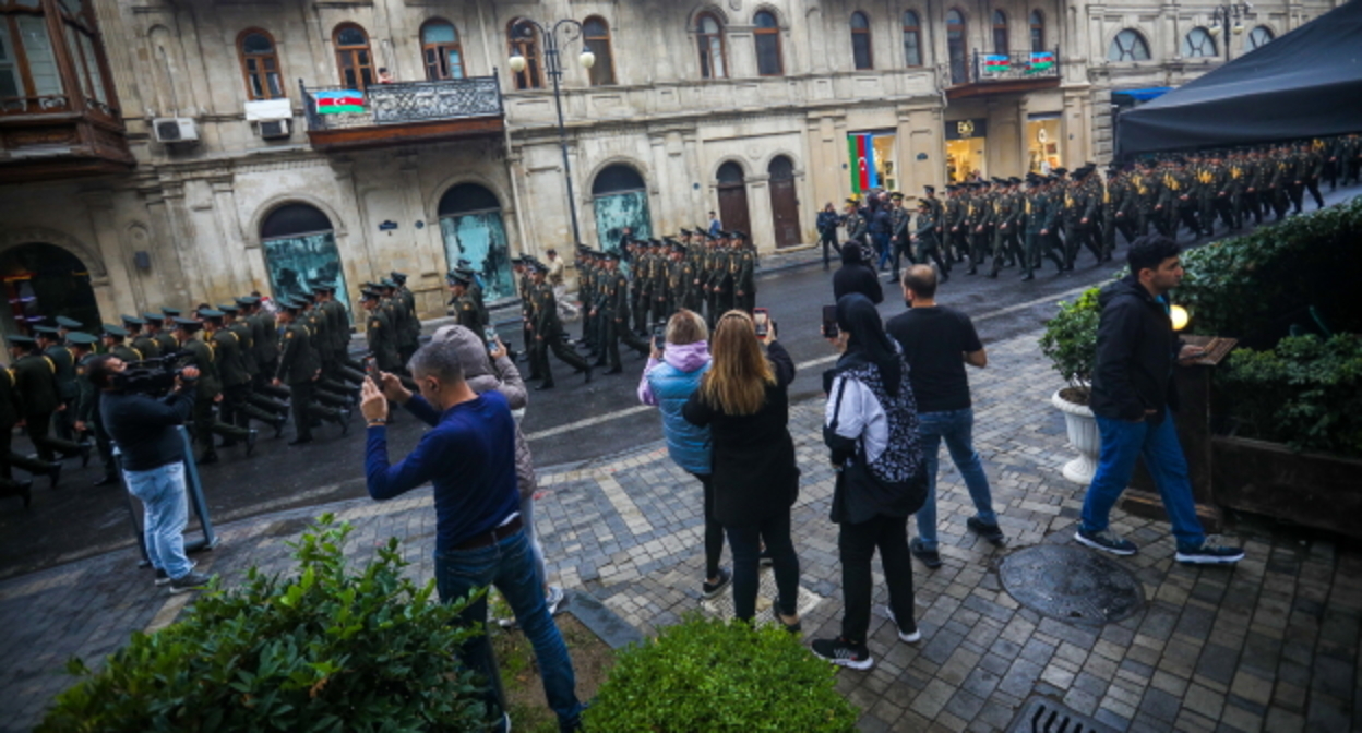 Военный парад в Баку, фото: Азиз Каримов для "Кавказского узла". Военный парад в Баку, фото: Азиз Каримов для "Кавказского узла".