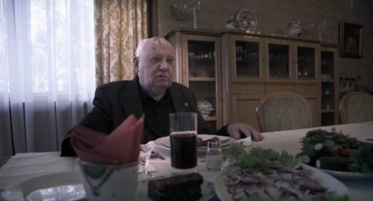 Стоп-кадр видео фильма "Горбачев. Рай", канал
Vitaly Mansky, https://www.youtube.com/watch?v=9Hyjup52Em0 Стоп-кадр видео фильма "Горбачев. Рай", канал
Vitaly Mansky, https://www.youtube.com/watch?v=9Hyjup52Em0