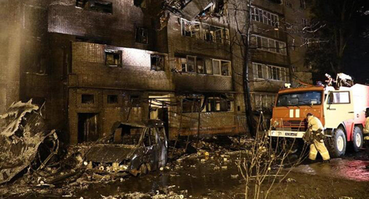 На месте падения бомбардировщика в Ейске. Фото: оперативный штаб Краснодарского края На месте падения бомбардировщика в Ейске. Фото: оперативный штаб Краснодарского края