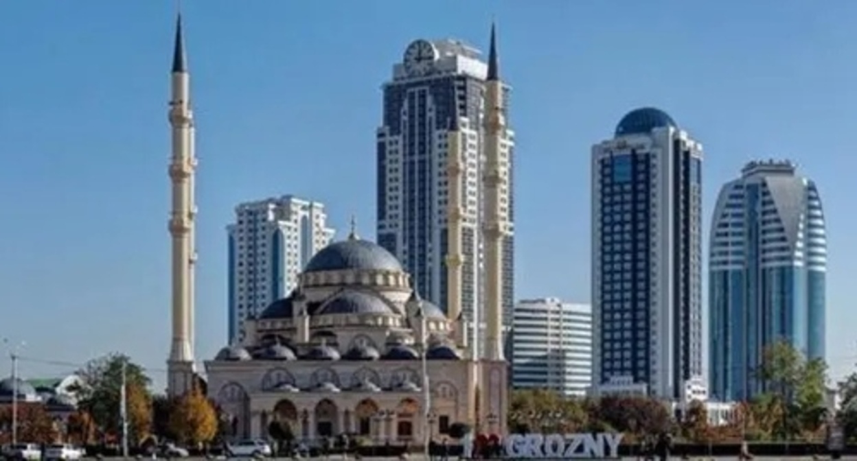 Центр Грозного. Фото Alexxx1979, https://commons.wikimedia.org/w/index.php?curid=53692987
Центр Грозного. Фото Alexxx1979, https://commons.wikimedia.org/w/index.php?curid=53692987