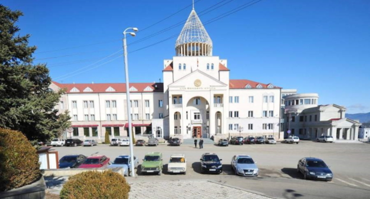 Здание парламента НКР, фото: Алвард Григорян для "Кавказского узла" Здание парламента НКР, фото: Алвард Григорян для "Кавказского узла"