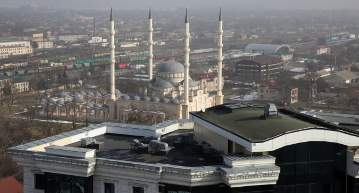 Мечеть в Гудермесе. Фото: https://ru.wikipedia.org/wiki/%D0%93%D1%83%D0%B4%D0%B5%D1%80%D0%BC%D0%B5%D1%81%D1%81%D0%BA%D0%B0%D1%8F_%D1%81%D0%BE%D0%B1%D0%BE%D1%80%D0%BD%D0%B0%D1%8F_%D0%BC%D0%B5%D1%87%D0%B5%D1%82%D1%8C Мечеть в Гудермесе. Фото: https://ru.wikipedia.org/wiki/%D0%93%D1%83%D0%B4%D0%B5%D1%80%D0%BC%D0%B5%D1%81%D1%81%D0%BA%D0%B0%D1%8F_%D1%81%D0%BE%D0%B1%D0%BE%D1%80%D0%BD%D0%B0%D1%8F_%D0%BC%D0%B5%D1%87%D0%B5%D1%82%D1%8C